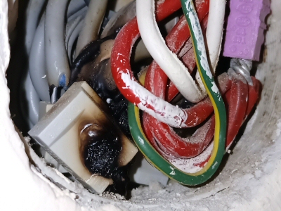 Megégett alumínium vezetékek